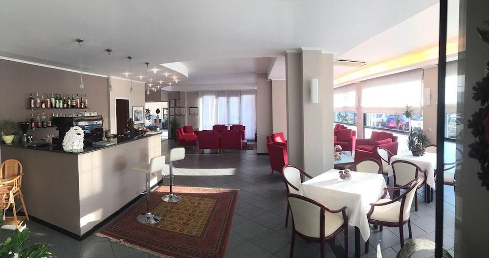 Hotel Internazionale Finale Ligure Exterior foto